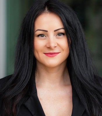 Portrait of Ariane Blazek, Sales Consultant, Partner.